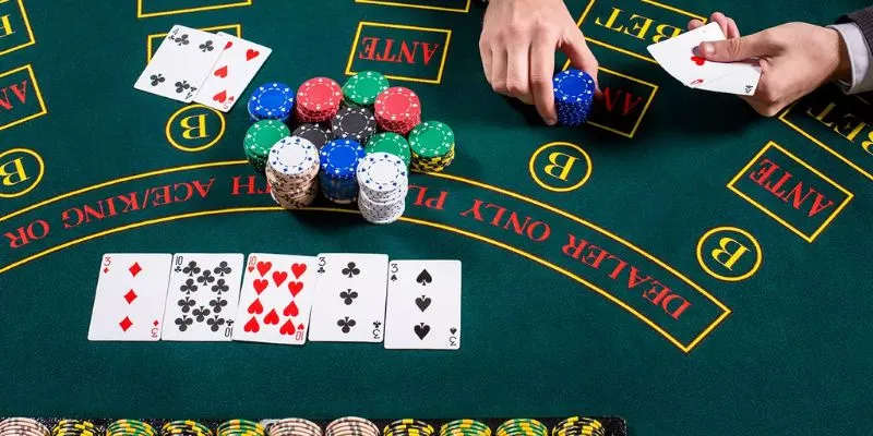 Một trận Poker U888 phải trải qua đủ 4 vòng cược 